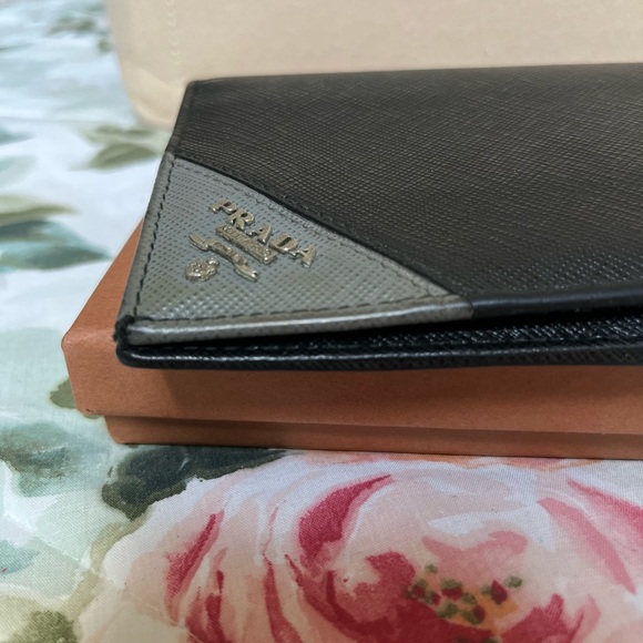 Prada Black Safiano Bifold Long Wallet - Picture 6 of 10